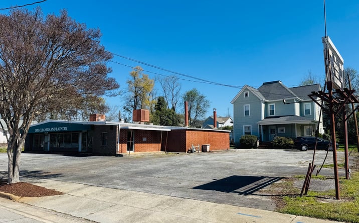 Pictures of Mixed Use, Office, Multifamily property located at 8 Metropolitan Dr, Greenville, SC 29609 for sales - image #1