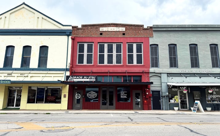 Pictures of Office, Retail property located at 112 W Court St, Seguin, TX 78155 for sales - image #1