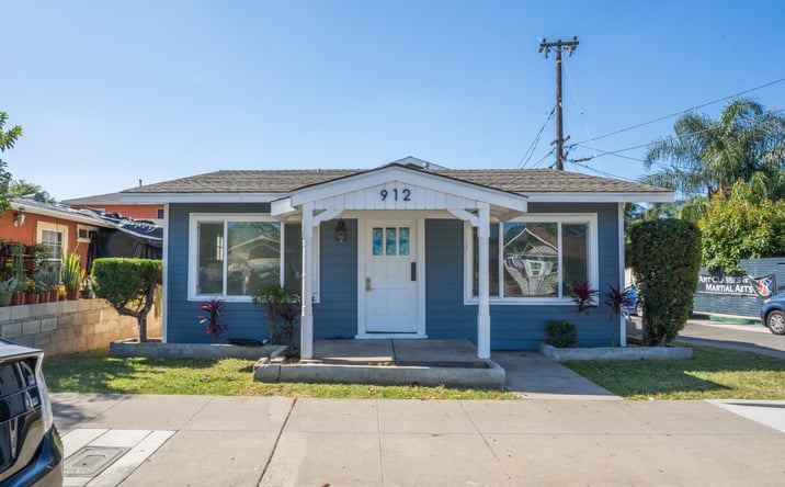 Pictures of Multifamily property located at 912 E Commonwealth Ave, Fullerton, CA 92831 for sales - image #1