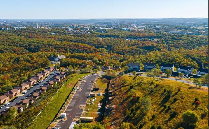Pictures of Multifamily property located at 2914 Vinyards Pkwy, Branson, MO 65616 for sales - image #1