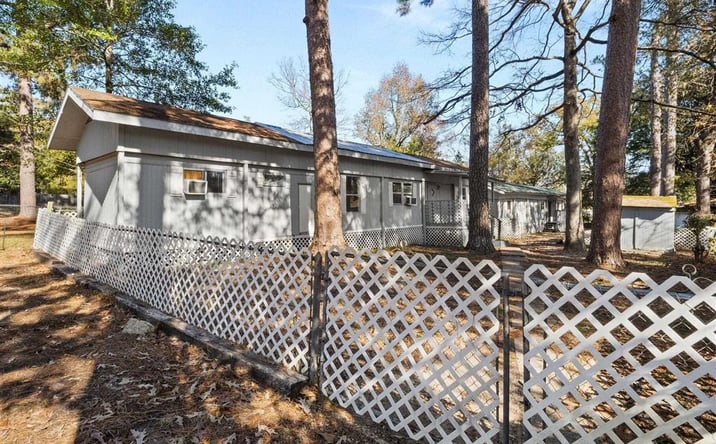 Pictures of Multifamily property located at 1609 S 10th Street A & B, Leesville, LA 71446 for sales - image #1