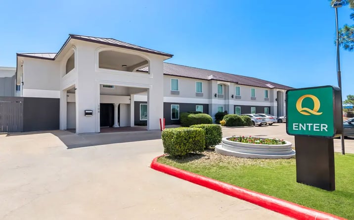 Pictures of Hospitality property located at 106 Hasler Blvd, Bastrop, TX 78602 for sales - image #1