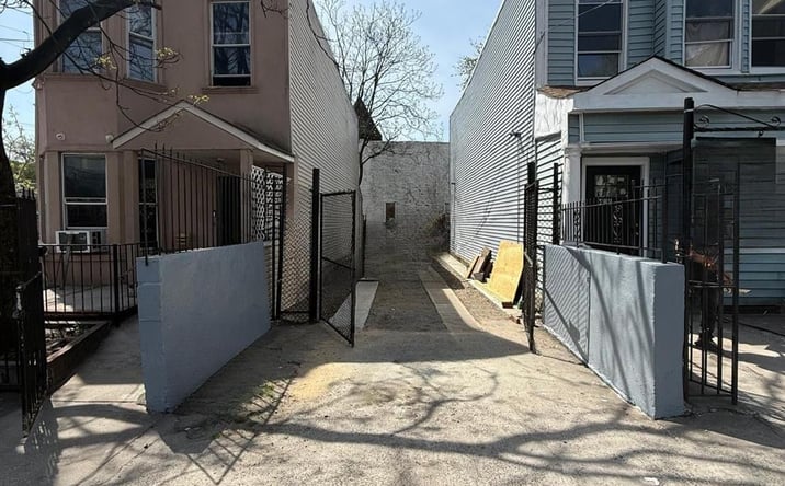 Pictures of Land property located at 416 E 182nd Street, Bronx, NY 10457 for sales - image #1