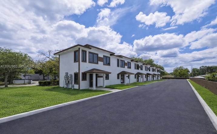 Pictures of Multifamily property located at 4717 SW 32nd Ave, Dania Beach, FL 33312 for sales - image #1
