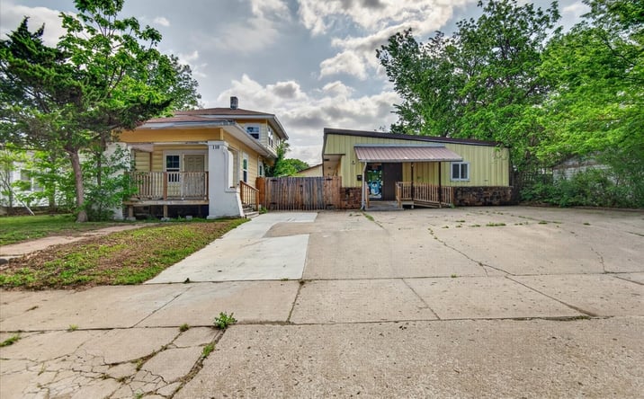Pictures of Business for Sale, Mixed Use property located at 110 SE Creek Avenue, Bartlesville, OK 74003 for sales - image #1