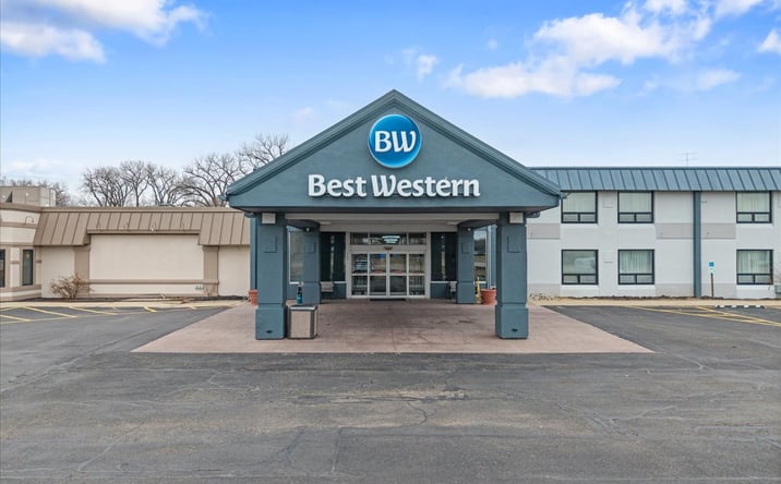Pictures of Retail, Hospitality property located at 2105 FIRST AVE, ROCK FALLS, IL 61071-3554 for sales - image #1
