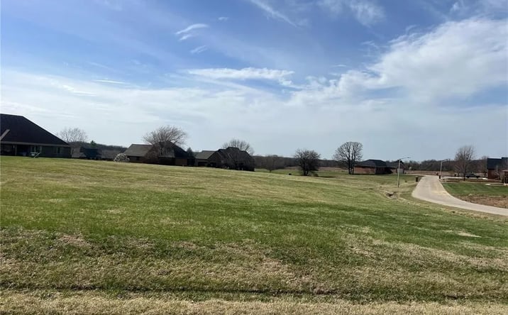 Pictures of Land property located at 10 N Grand Lake Circle, Lebanon, MO 65536 for sales - image #1