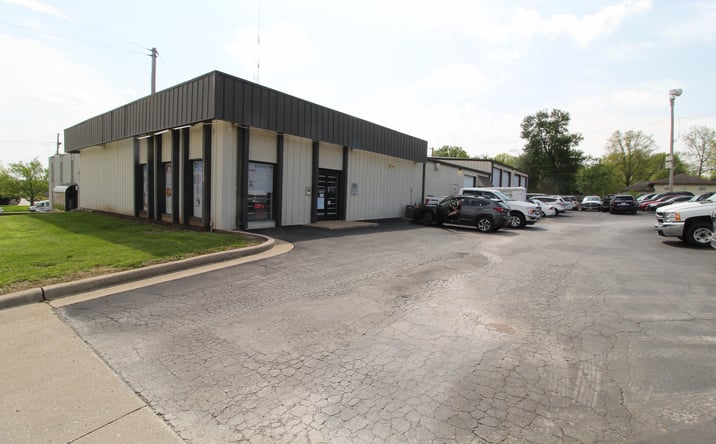 Pictures of Retail property located at 1108 SW US-40, Blue Springs, MO 64014 for sales - image #1