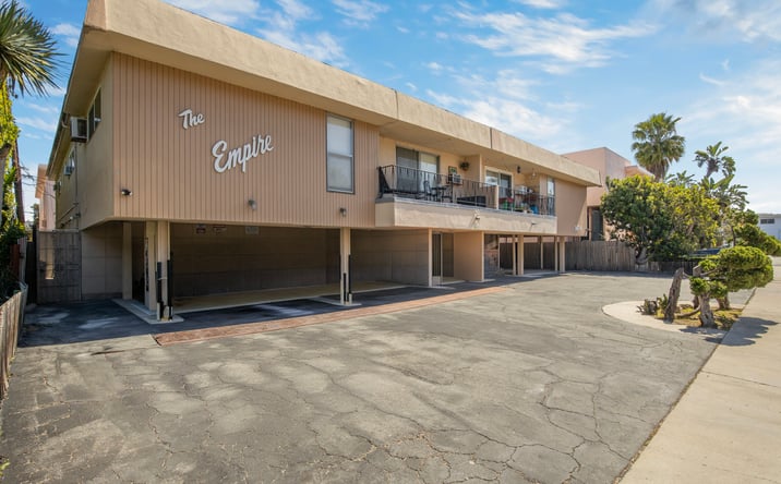 Pictures of Multifamily property located at 3674 Empire Drive, Los Angeles, CA 90034 for sales - image #1