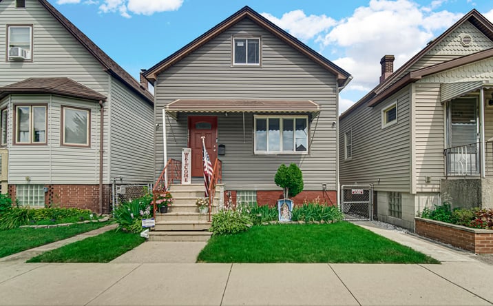Pictures of Multifamily property located at 1421 Roberts Avenue, Whiting, IN 46394 for sales - image #1