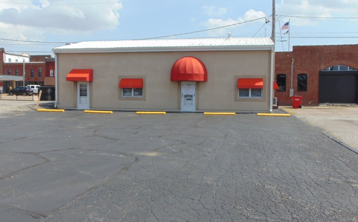 Pictures of Office property located at 22 S Oak Street, Duquoin, IL 62832 for sales - image #1