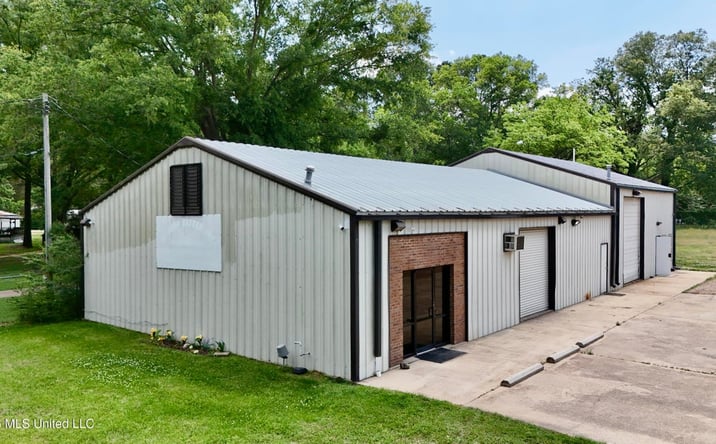 Pictures of Industrial property located at 8071 N McRaven Road, Clinton, MS 39056 for sales - image #1