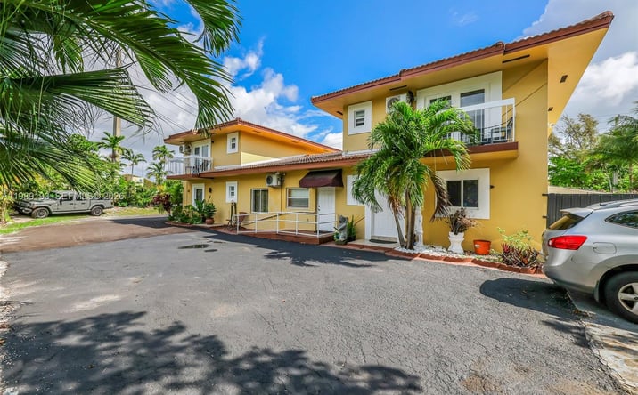 Pictures of Multifamily property located at 12085 W Dixie Highway, Biscayne Park, FL 33161 for sales - image #1