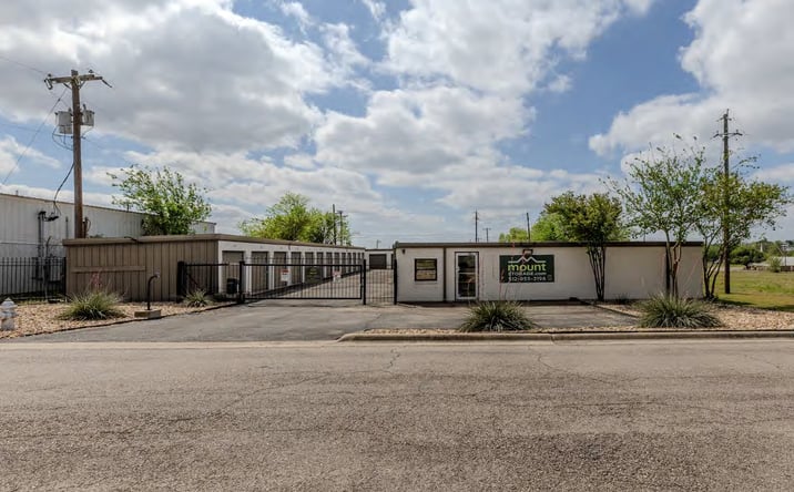Pictures of Self Storage property located at 209 Commercial Dr, Taylor, TX 76574 for sales - image #1