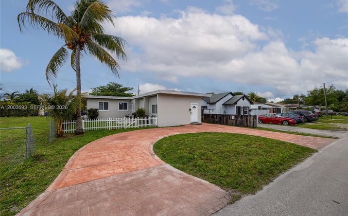 Pictures of Multifamily property located at 2204 Mckinley St, Hollywood, FL 33020 for sales - image #1