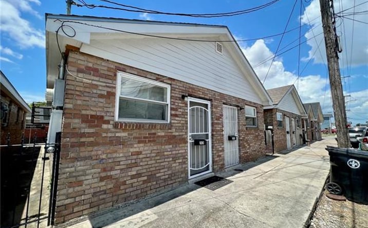 Pictures of Multifamily property located at 2832 Pauger St, New Orleans, LA 70119 for sales - image #1