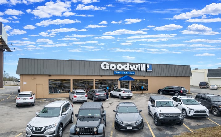Pictures of Retail, Industrial property located at 2021 S Reynolds Rd, Toledo, OH 43614 for sales - image #1