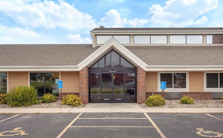 Pictures of Hospitality property located at 2404 US-12, Willmar, MN 56201 for sales - image #1