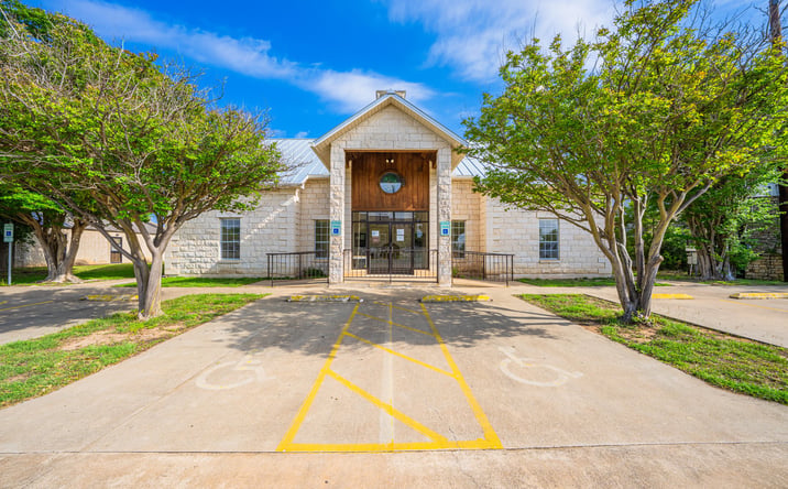 Pictures of Office property located at 204 W WINDCREST DR, FREDERICKSBURG, TX 78624-4408 for sales - image #1