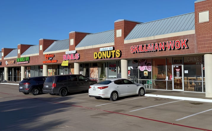 Pictures of Retail property located at 565 W Oates Rd, Garland, TX 75043 for sales - image #1