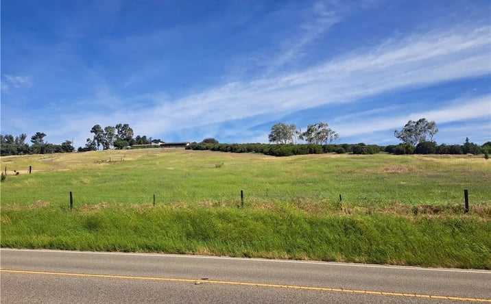 Pictures of Land property located at 4286 E Hwy 41, Templeton, CA 93465 for sales - image #1