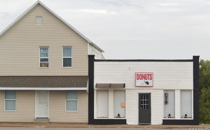 Pictures of Retail property located at 114 The Sq, Linn, MO 65051 for sales - image #1