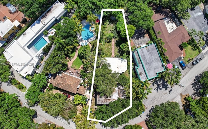Pictures of Multifamily property located at 1126 SE 2nd Ave, Fort Lauderdale, FL 33316 for sales - image #1