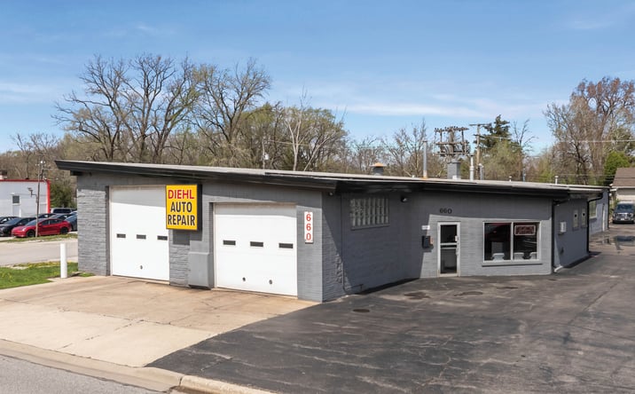 Pictures of Retail property located at 660 Ogden Avenue, Downers Grove, IL 60515 for sales - image #1