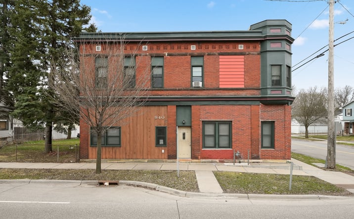 Pictures of Multifamily property located at 940 3rd Street East, St Paul, MN 55106 for sales - image #1