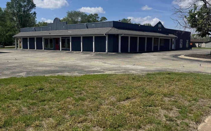 Pictures of Retail property located at 2601 S 14TH Street, Pekin, IL 61554 for sales - image #1
