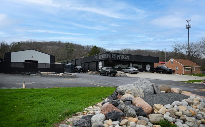 Pictures of Industrial, Retail property located at 3021 FARMINGTON Road, West Peoria, IL 61604 for sales - image #1