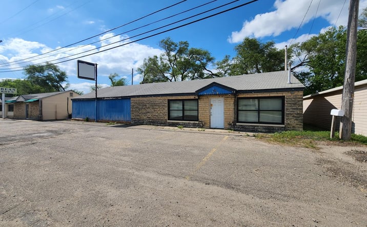 Pictures of Office, Retail property located at 320 Grant Avenue, Junction City, KS 66441 for sales - image #1