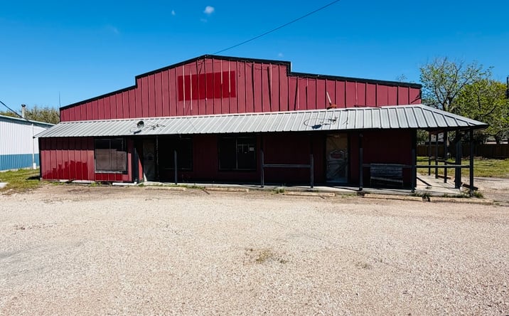 Pictures of Retail property located at 2024 E MULBERRY ST, ANGLETON, TX 77515 for sales - image #1