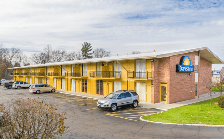 Pictures of Hospitality property located at 1300 YOUNGSTOWN WARREN RD, NILES, OH 44446 for sales - image #1