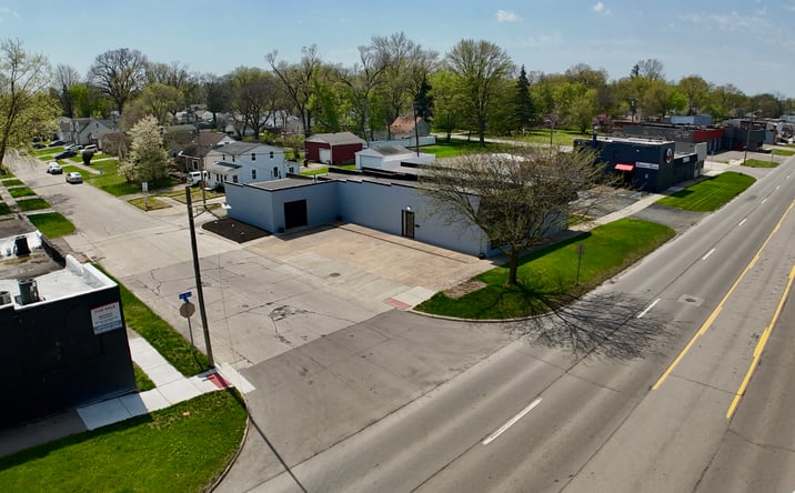 Pictures of Retail property located at 25611 VAN BORN RD, TAYLOR, MI 48180-1168 for sales - image #1