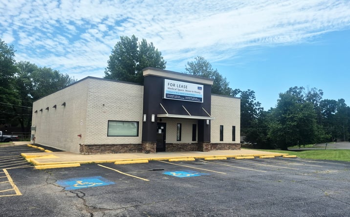 Pictures of Retail, Office property located at 201 Airport Road, Hot Springs, AR 71913 for sales - image #1