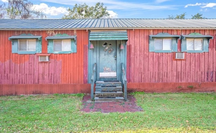 Pictures of Retail property located at 281 E Goshen St, Canton, TX 75103 for sales - image #1