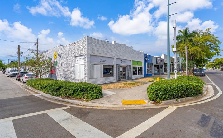 Pictures of Retail property located at 1000 SW 8th St, Miami, FL 33130 for sales - image #1