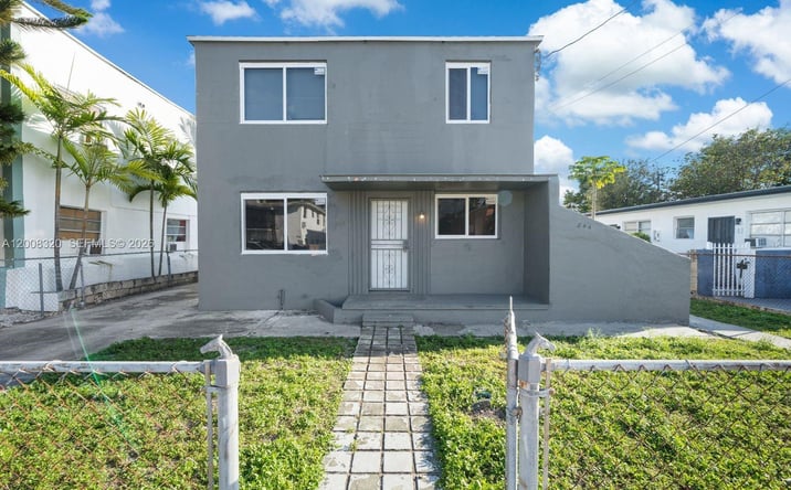Pictures of Multifamily property located at 842 SW 3rd St, Miami, FL 33130 for sales - image #1