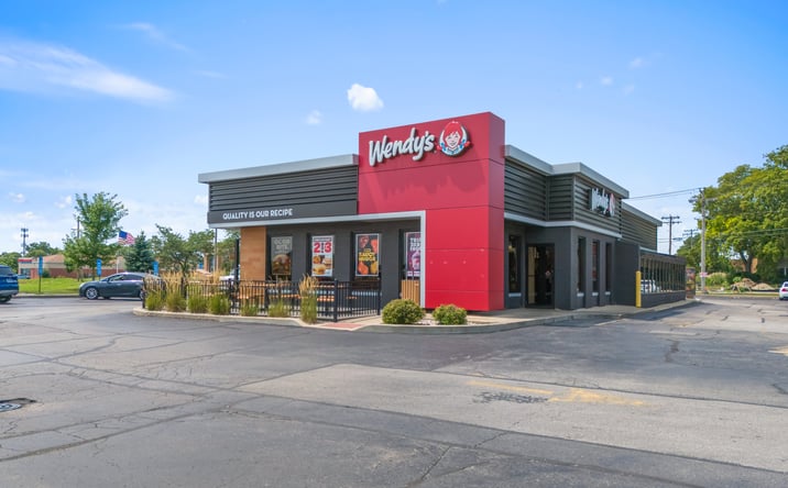 Pictures of Retail property located at 424 S SCHMALE RD, CAROL STREAM, IL 60188 for sales - image #1