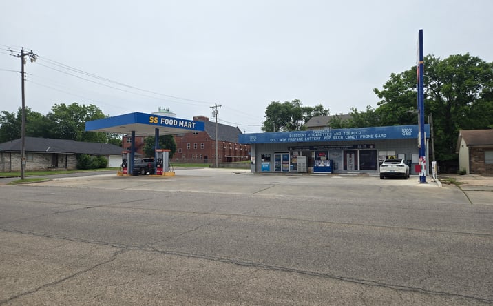 Pictures of Retail, Business for Sale property located at 401 West Strother Avenue, Seminole, OK 74868 for sales - image #1