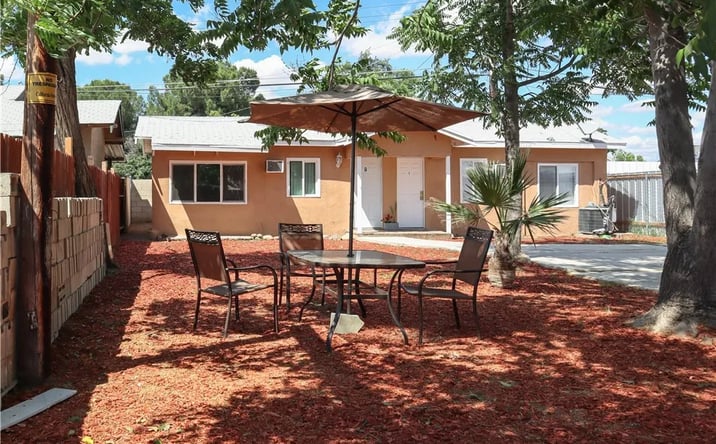 Pictures of Multifamily property located at 118 Roberts Ln, Bakersfield, CA 93308 for sales - image #1
