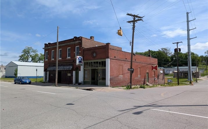 Pictures of Retail property located at 1001 N 3rd Street, St Joseph, MO 64501 for sales - image #1