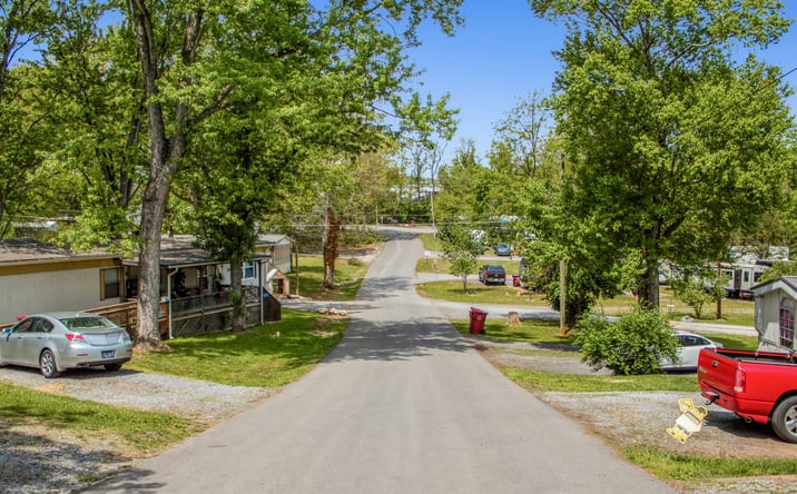 Pictures of Mobile Home Park property located at 116 SPG CITY DR, JOHNSON CITY, TN 37601 for sales - image #1