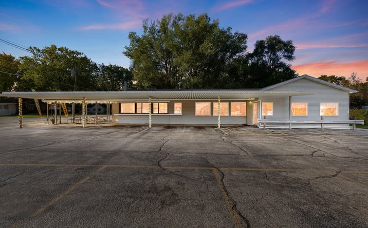 Pictures of Business for Sale, Retail property located at 5036 Paw Paw Lake Road, Coloma, MI 49038 for sales - image #1