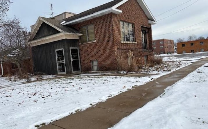 Pictures of Office property located at 213 E Paw Paw Street, Paw Paw, MI 49079 for sales - image #1