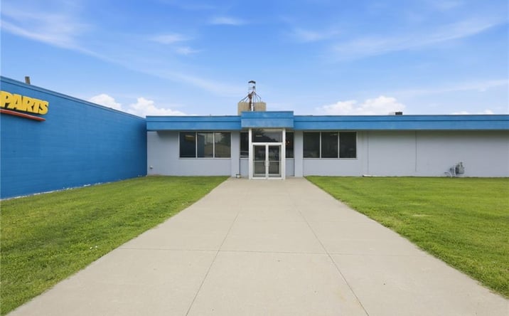 Pictures of Business for Sale, Retail property located at 104 Cedar Street, Ottawa, KS 66067 for sales - image #1