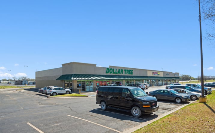 Pictures of Retail property located at 102 PETER PAN RD, INDEPENDENCE, KS 67301-7307 for sales - image #1