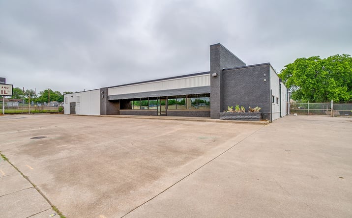 Pictures of Retail, Industrial, Mixed Use property located at 3855 South Freeway, Fort Worth, TX 76110 for sales - image #1