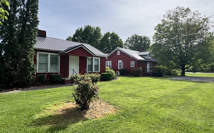 Pictures of Multifamily property located at 900 Milligan Highway, Johnson City, TN 37601 for sales - image #1